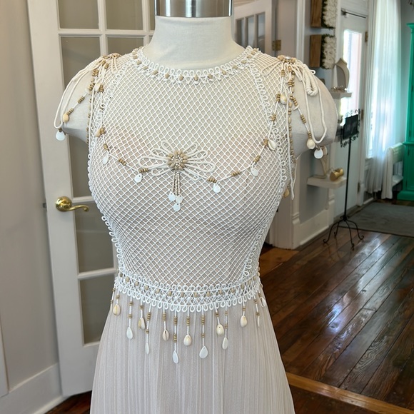 Soft, flowing knife pleated Boho bridal gown by Chic Nostalgia, size 2 NWT - Picture 4 of 9